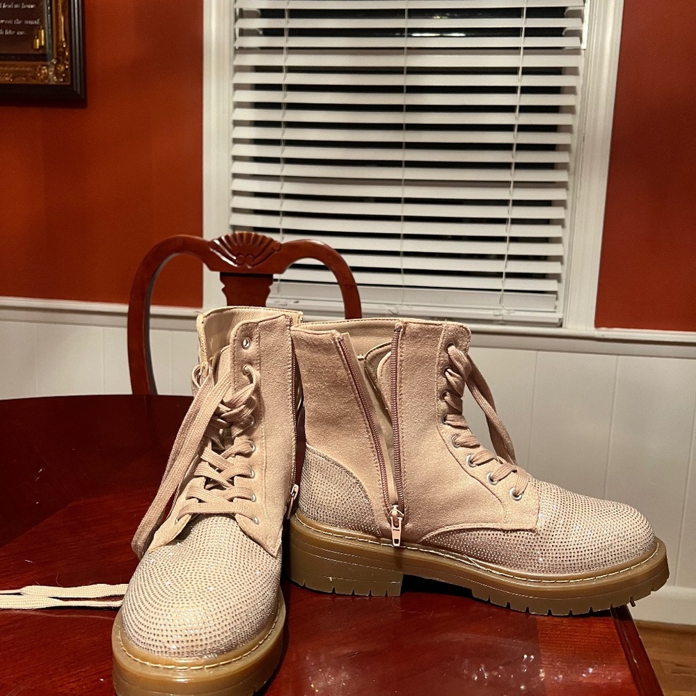Suede pink boots